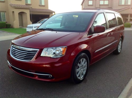 2014 chrysler town &amp; country touring, leather,dvd,camera,loaded,like new, 13k mi