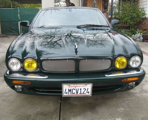2000 xjr 4 doors sdn xj8 fully loaded  xtra clean low reserve !!!