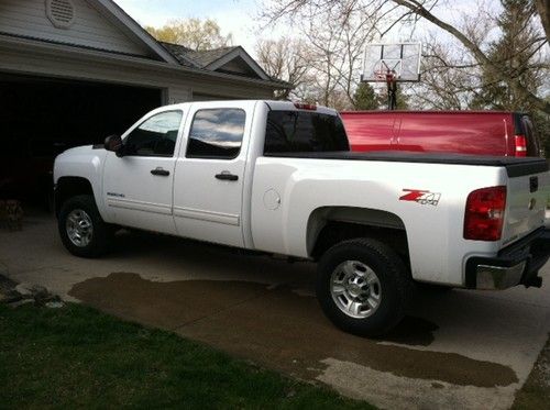 Hd, 4x4, z71, crew cab, 6 ft bed, 18k miles, super clean, 1 owner non-smoker