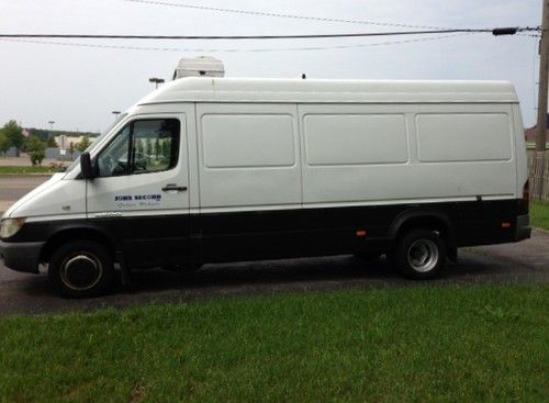 2003 dodge sprinter 3500 extended cab with refridgerated cargo  high ceiling