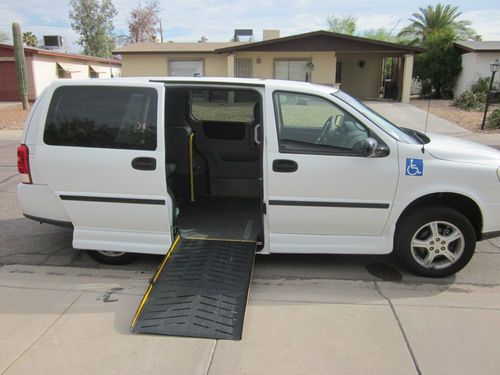 2007 chevrolet uplander access handicap wheelchair minivan