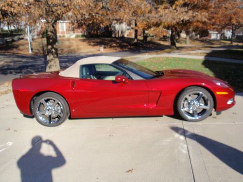 2008 corvette convertible, 4,900 miles, brand new condition