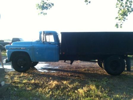 Classic 1959 chevrolet dump truck