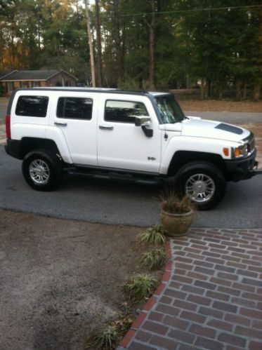 2006 hummer h3 white, one owner, great condition