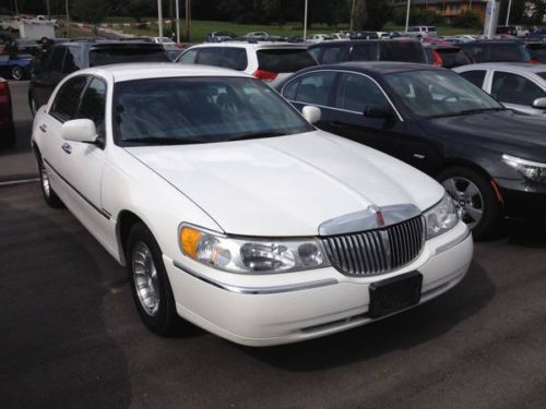 99 lincoln town car - leather seats! super clean!