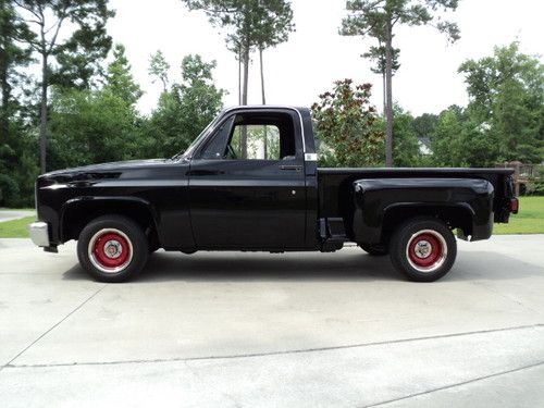 1/2 ton pickup that is straight, black &amp; ready to cruise
