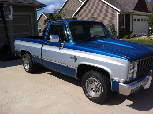 1982 chevy c-10 pickup blue and silver