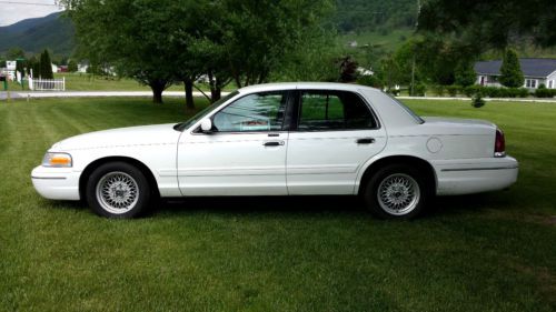 2000 ford crown victoria great condition