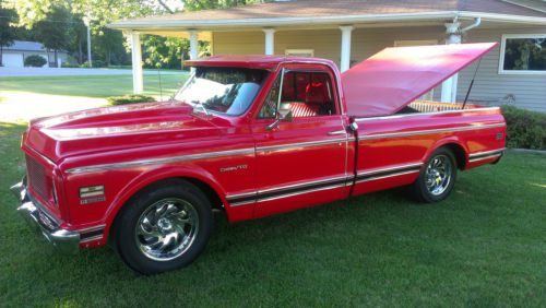1972 red chevy c-10 pick up truck, show quality 350 engine