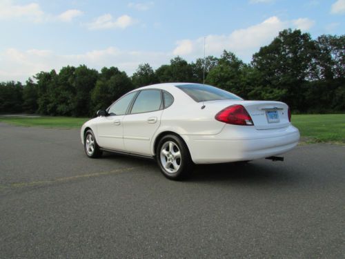 2001 ford taurus ses  clean, well maintained