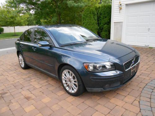 2005 volvo s40, 2.4l. - 76,000 miles- leather, sunroof, 18&#034; wheels (856)379-7433