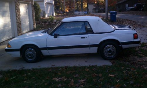1990 ford mustang lx convertible 2-door 2.3l