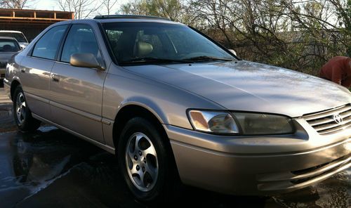 1999 toyota camry le sedan 4-door 2.2l fully loaded, leather, gas saver