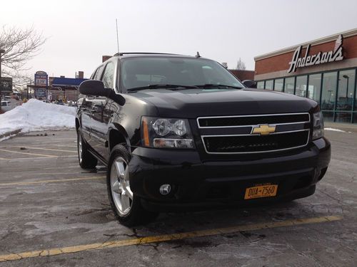2007 chevrolet avalanche ltz loaded w/ heated leather seats, navi and bluetooth