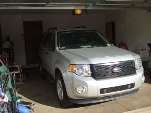 2012 ford escape hybrid fwd for sale by free pet/smoking senior owner.