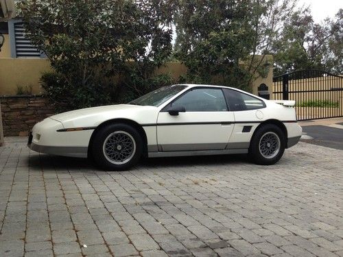1987 pontiac fiero v6 5-speed, original owner, 115k mi, white, amazing interior!