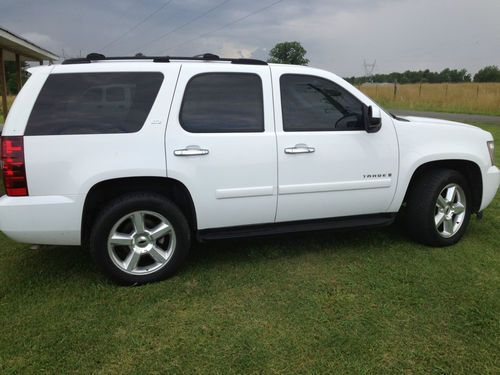 2007 chevrolet tahoe ltz 4x4----loaded out----nav--sunroof--3rd row--new tires!!
