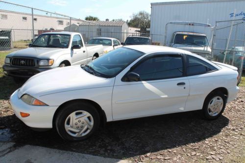 Fl one owner low low miles 4 cylinder auto ac like new looks drives great