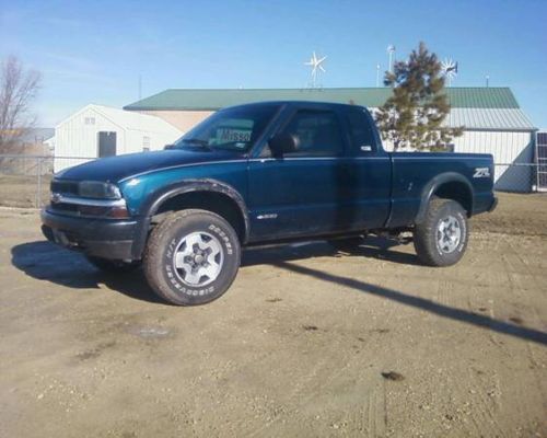 Blue 2000 chevy s10 zr2