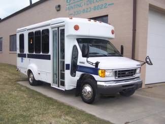 2007 goshen coach bus 11 passenger wheelchair accessible ford chassis gas engine