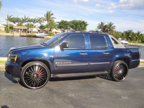 07 chevy avalanche ls*28&#034; rims*heavy duty stereo system w/ woofer*tv&#039;s rear head