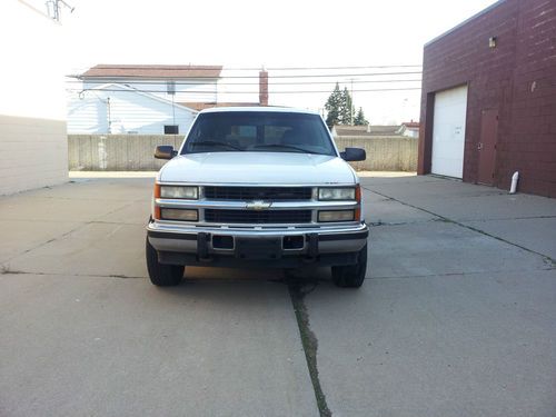 1995 chevy suburban 6.5 liter turbocharged v8 with leather strong clean torque