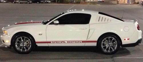 2011 ford mustang 3.7 mint!!!!