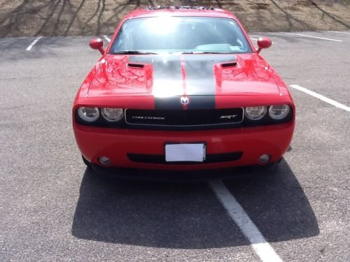 Srt8, loaded, showroom condition, 13,700 miles