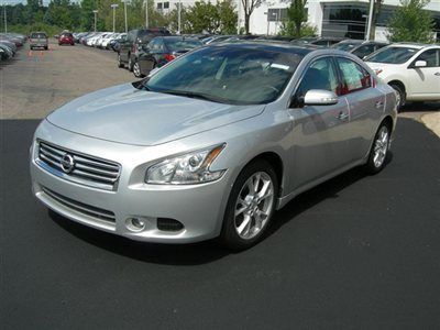 2012 maxima sv with premium package, bose, pano sunroof, bluetooth, 8440 miles