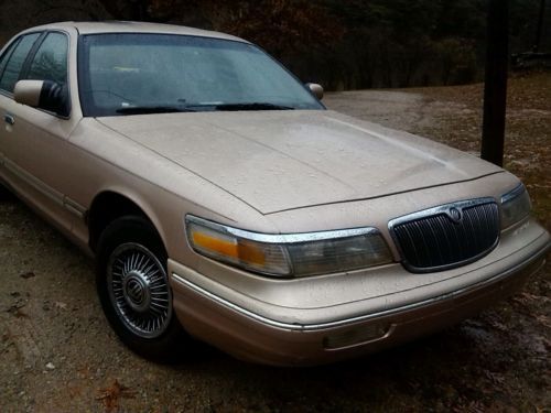 1996 mercury grand marquis. almost perfect low miles. hot heat cold ac