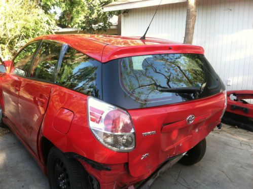 2005 toyota matrix xr automatic transmition (for parts, salvage title)
