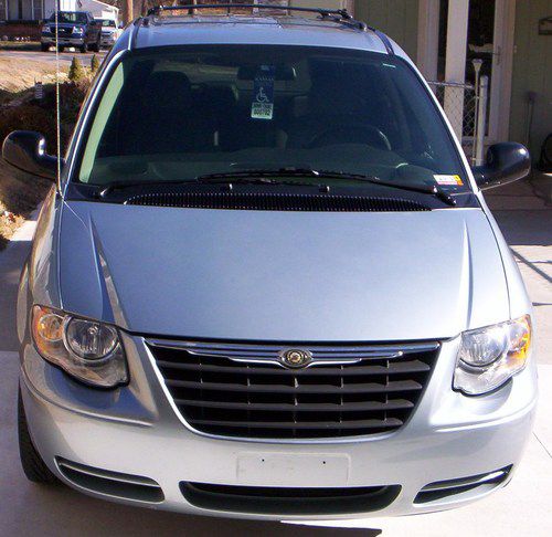 2006 Chrysler town country stow go seating