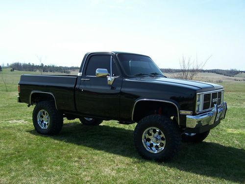 Super mint !!!!!!!!  1987 gmc/chevy nicest truck ever to hit ebay...