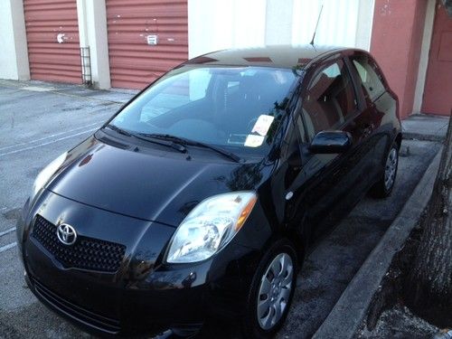Black hatchback yaris - excellent car - located in miami - fuel-economy -
