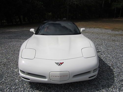 2001 chevrolet corvette base hatchback 2-door 5.7l