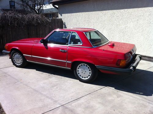 Mercedes benz 560sl. great condition. low miles.