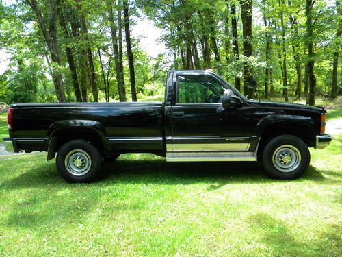 2000 chevy k3500, 8 foot bed, big block 454, tow package, black on gray