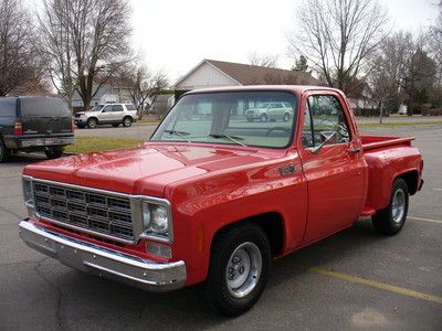 Gorgeous 1977 chevrolet c10 short box stepside pickup 54k actual 2 owners nice !