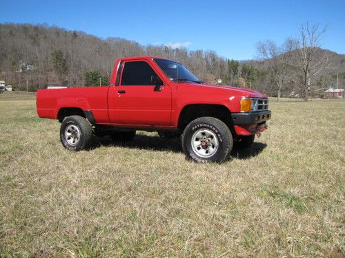1986 toyota pickup truck 4wd 22r carb engine m/t 5 speed weber carb *no reserve*
