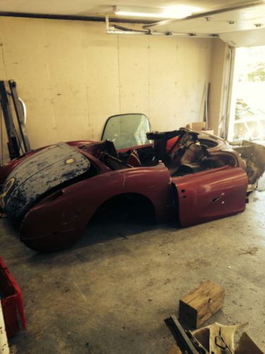 This is a 1960 corvette body with doors truck lid