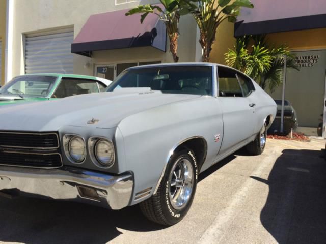 Chevrolet chevelle ls5 ss 454 th400 12 bolt with a