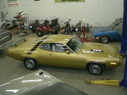 1971 plymouth road runner all numbers matching 383 auto, original sheet metal!!!