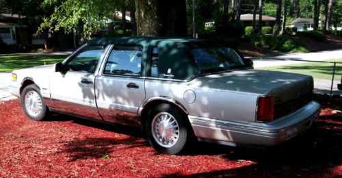 1997 lincoln town car signature series - great condition - 75,000 original miles