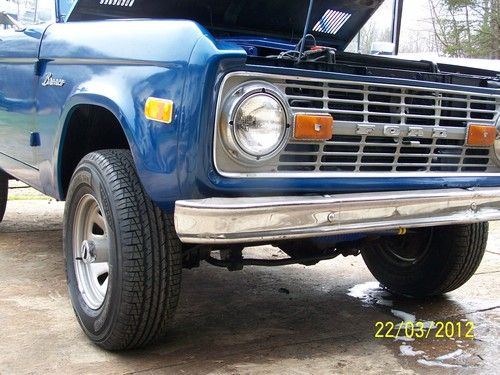 1977 ford bronco, automatic, power steering,power disc brakes 302  v-8