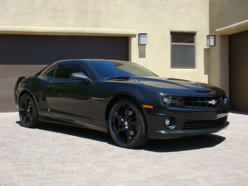 One of a kind 2013 ss camero, show room condition and loaded with options!