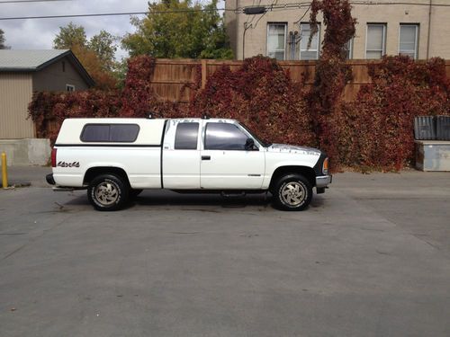 1990 cheyenne pick up 5.7l v8 4x4 extended cab, topper w/bed liner runs great!