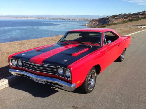 Pecfectly restored 1969 plymouth roadrunner l.a. factory 383 4 barrel 4 speed.