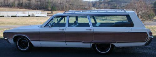 1968 chrysler town and country wagon