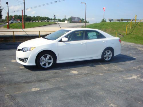 2013 toyota camry se, 1 owner, clean carfax, white, beautiful car, very reliable