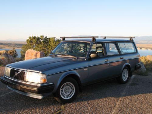 1987 volvo 240 dl wagon, one family, 5 speed manual, 146k good cond. no reserve!